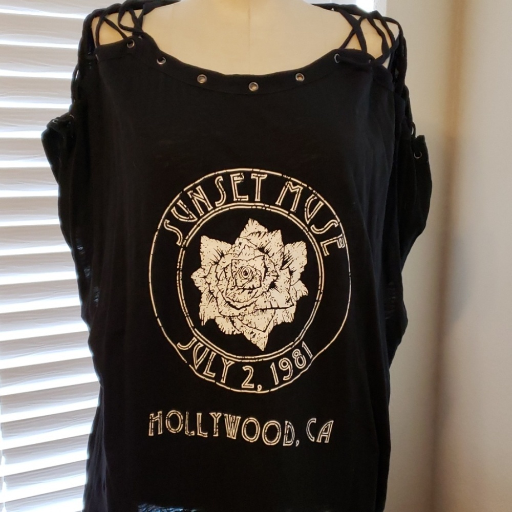 Torrid Cut Out Rocker T Shirt Size 4